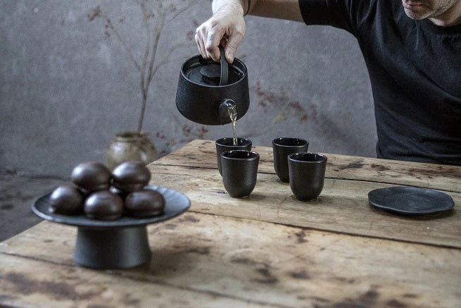 Serax Tea Pot Cast-Iron Inku S 1 Serax Tea Pot Cast-Iron Inku S